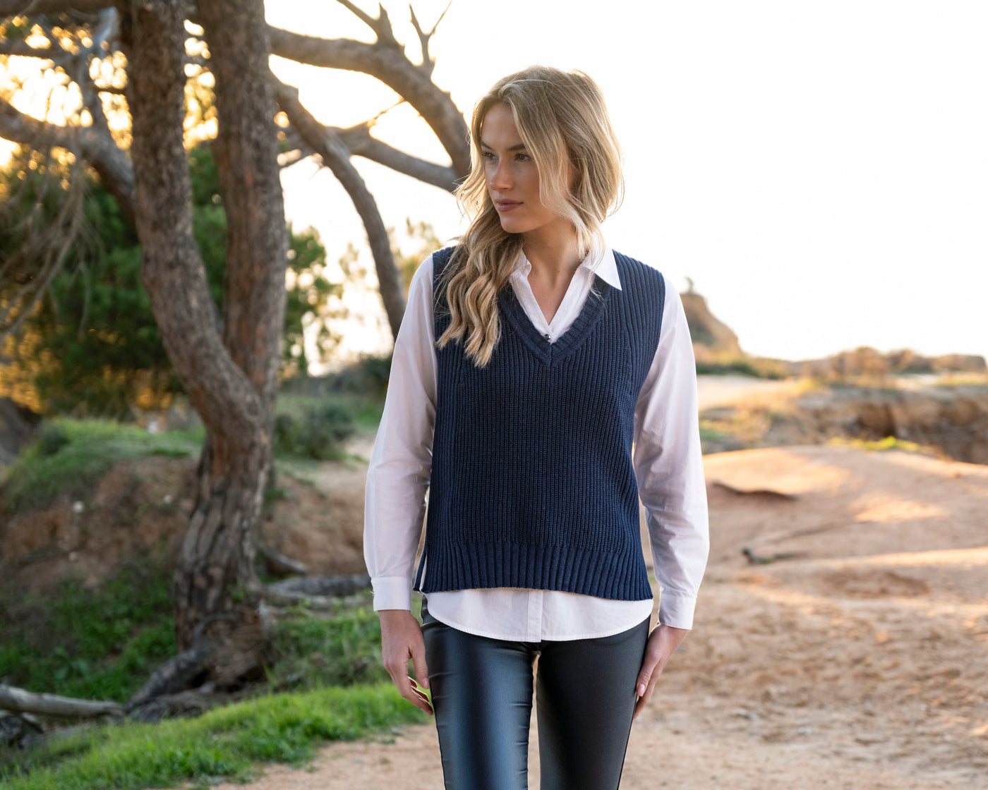 トップス RAINMAKER PULL OVER KARATE VEST B NAVY Knit V-Neck Sweater Vest - Blue – Ulla-La Boutique