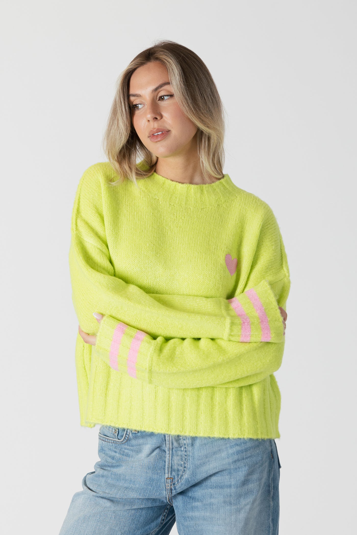 Short Crew Neck Sweater W Embroidered Heart - Lime / Pink