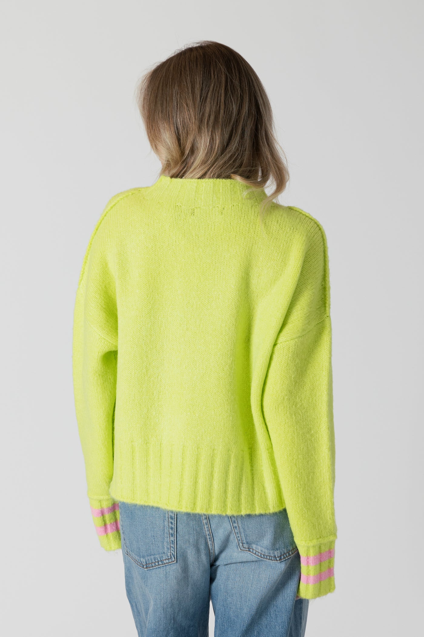 Short Crew Neck Sweater W Embroidered Heart - Lime / Pink