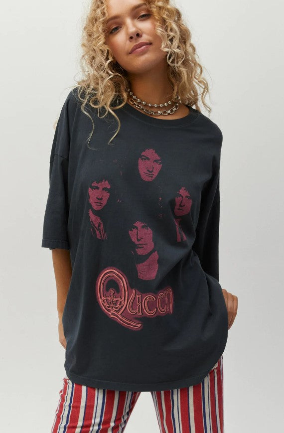 Queen Four Portraits OS Tee // Vintage Black
