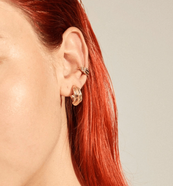 These chunky hoops exude a vintage-inspired and classic design with wavy and feminine silhouettes. The trendy matching ear cuff gives the earrings an art deco feel and makes the set the perfect stylish addition to your classy or casual everyday looks.
